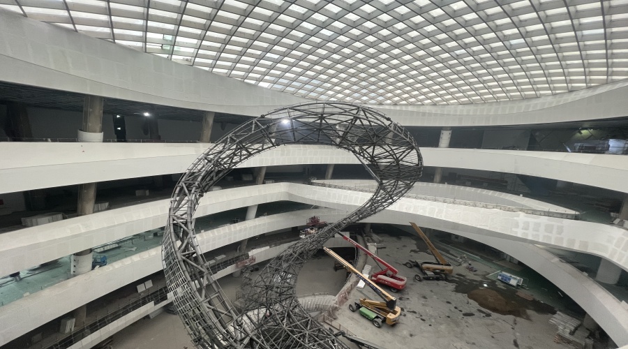 GRG中庭攔河造型